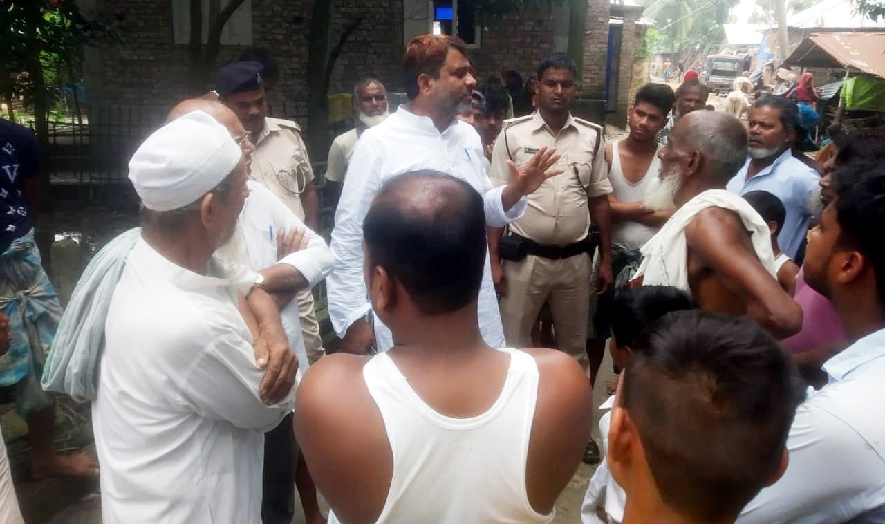 विधायक ने बाढ़ व कटाव प्रभावित स्थलों का किया दौरा