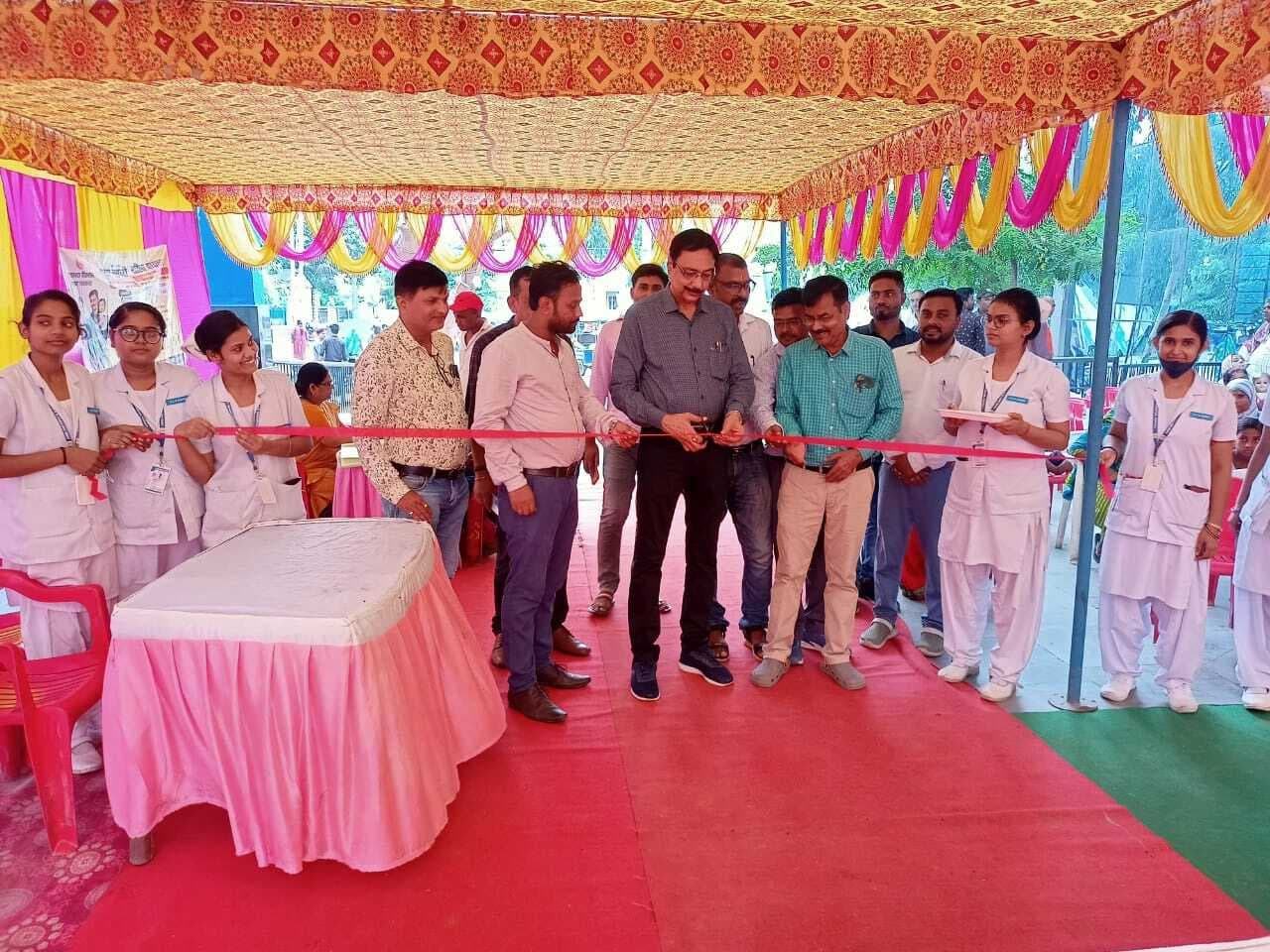 20 दिवसीय जनसंख्या स्थिरीकरण पखवाड़ा शुरू, स्टॉल लगा कर आमजनों को परिवार नियोजन के बारे में दी गयी जानकारी