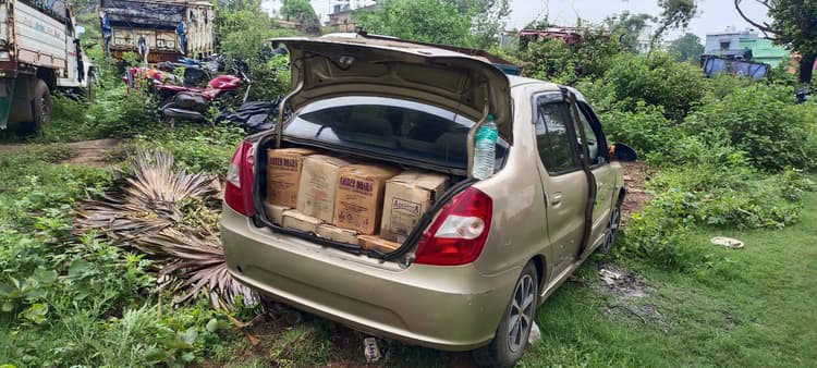 बिहार ले जाने की सूचना पर हुई छापेमारी, कार से 15 कार्टन विदेशी शराब बरामद