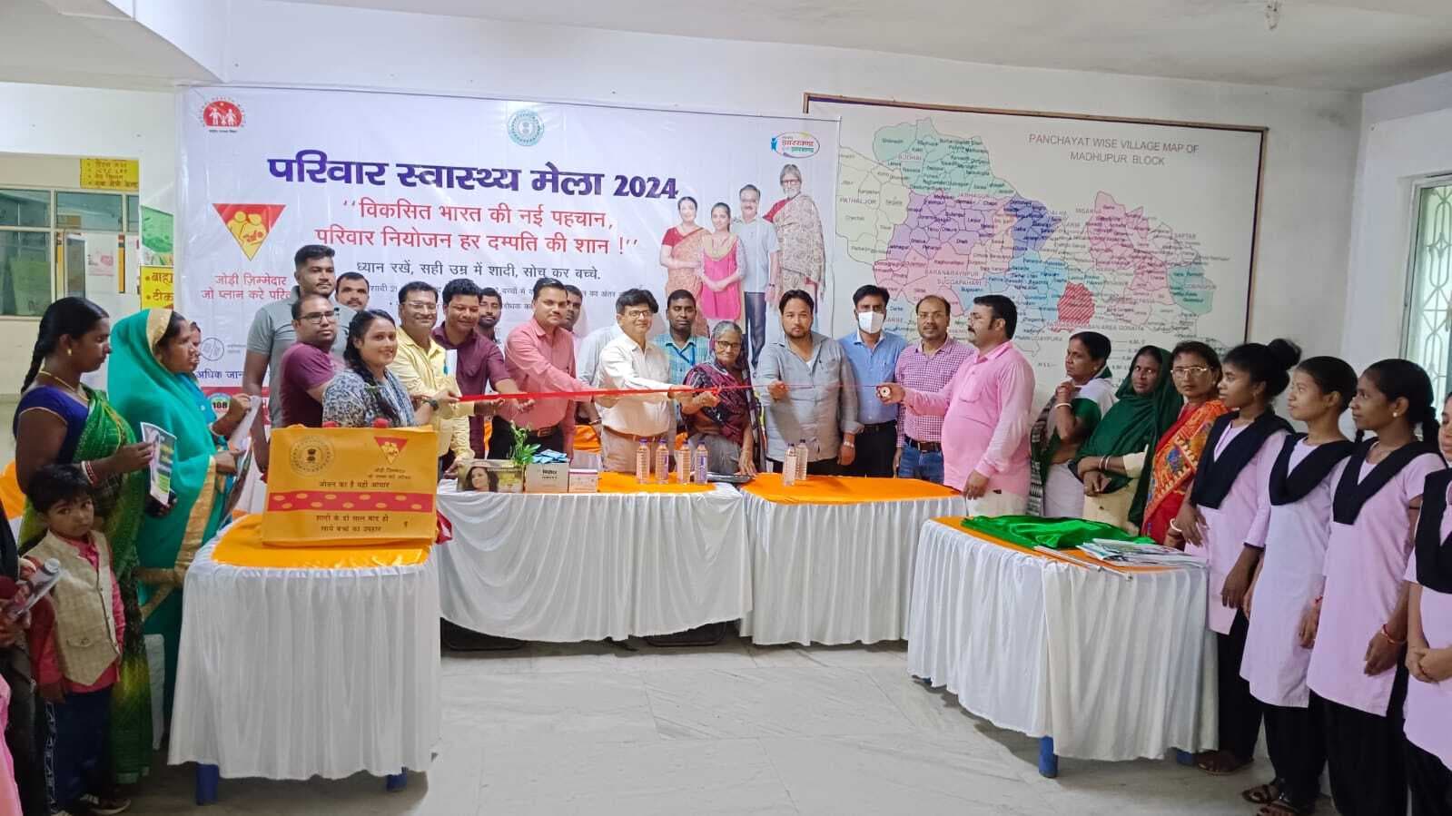 परिवार नियोजन स्टॉल पर उपलब्ध सुविधाओं से कराया अवगत, सारथी ऑन व्हील लोगों को करेगा जागरूक