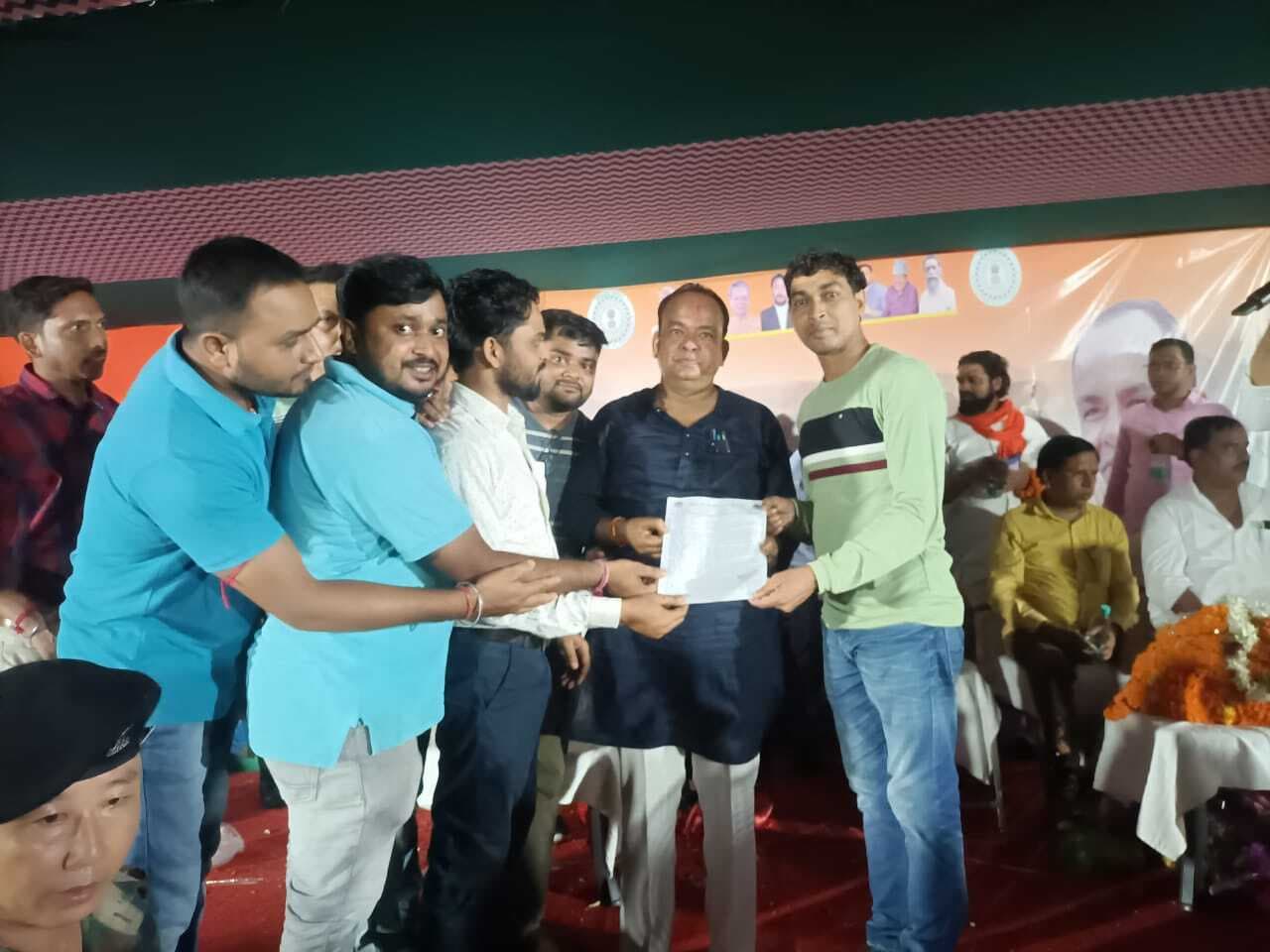 कंप्यूटर ऑपरेटर संघ ने मंत्री को सौंपा चार सूत्री मांग-पत्र