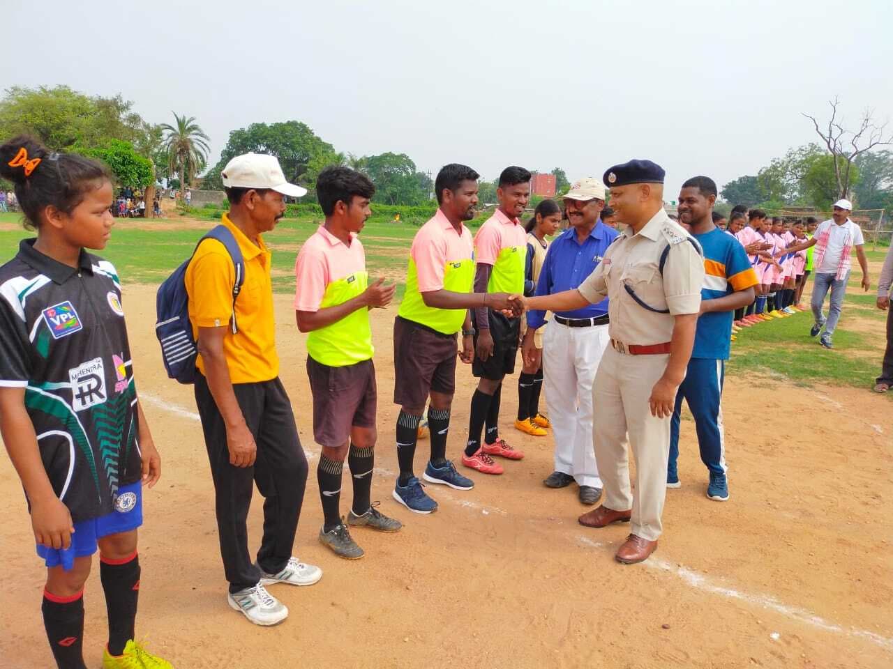 नवयुवक क्लब तरनी ने बिरसा मुंडा क्लब जामताड़ा को 2-0 से पराजित कर विजेता ट्रॉफी पर जमाया कब्जा