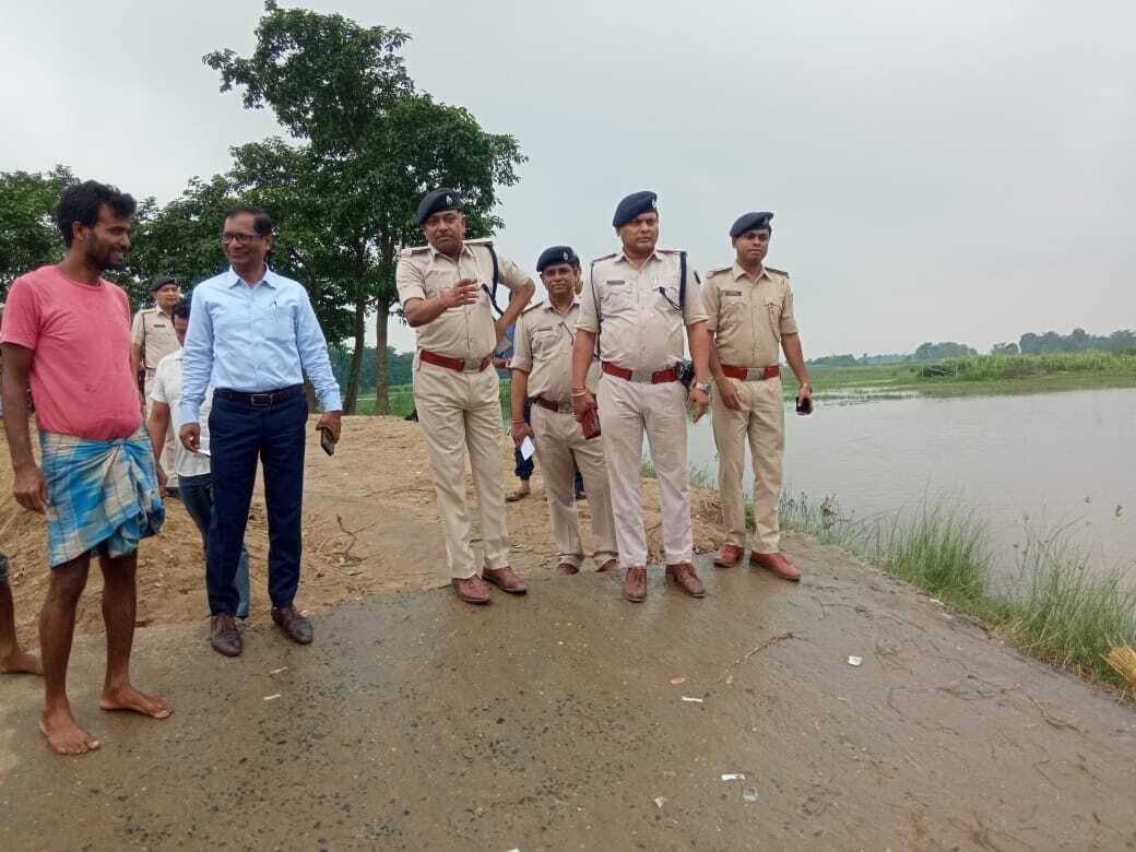 अधिकारियों ने छलका बांध पर नहाने से युवाओं को किया मना