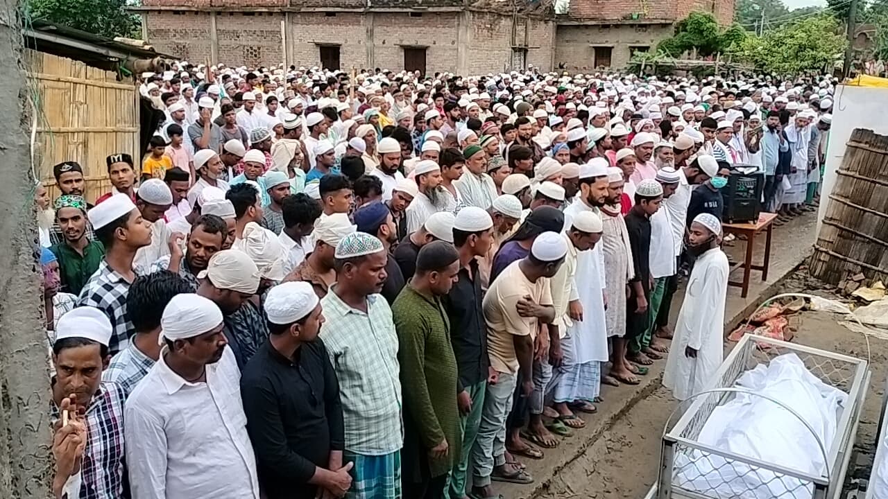 छह शवों को एक ही कब्रिस्तान किया गया सुपुर्द-ए-खाक