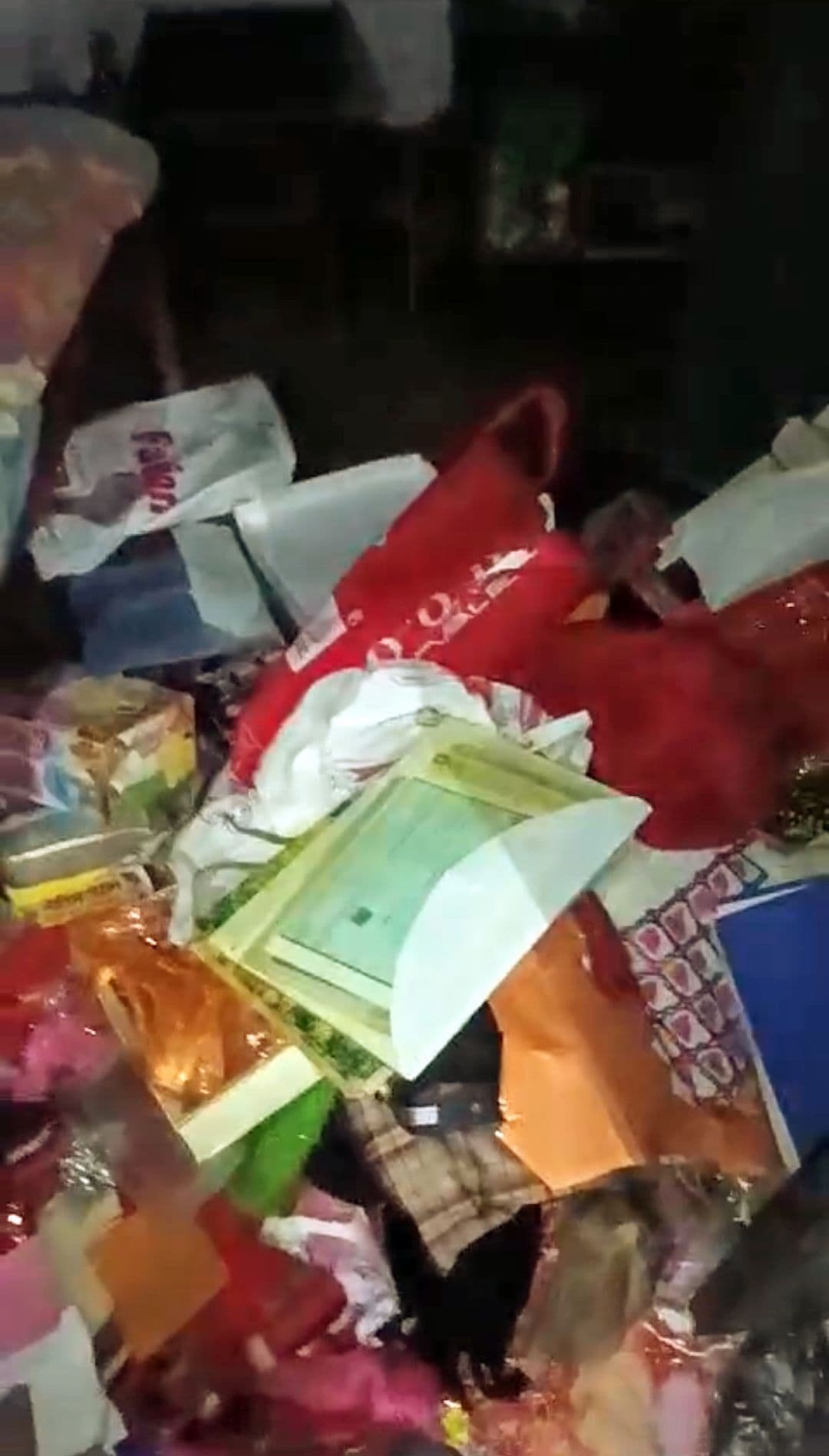 छत के सहारे घर में घुसा चोर,लाखों की चोरी