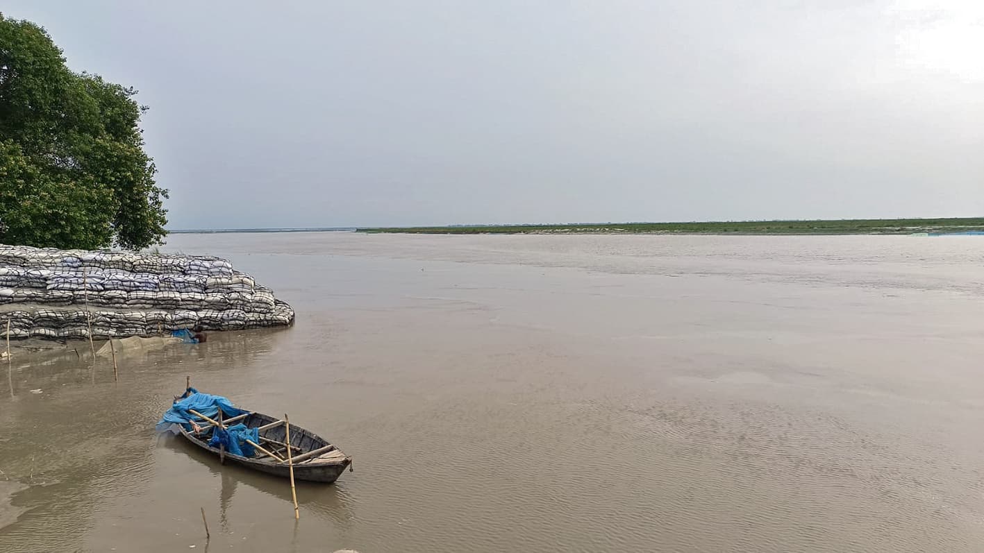 नेपाल में भारी बारिश से हाइअलर्ट, खतरे के निशान से 85 सेमी ऊपर पहुंचा गंडक नदी