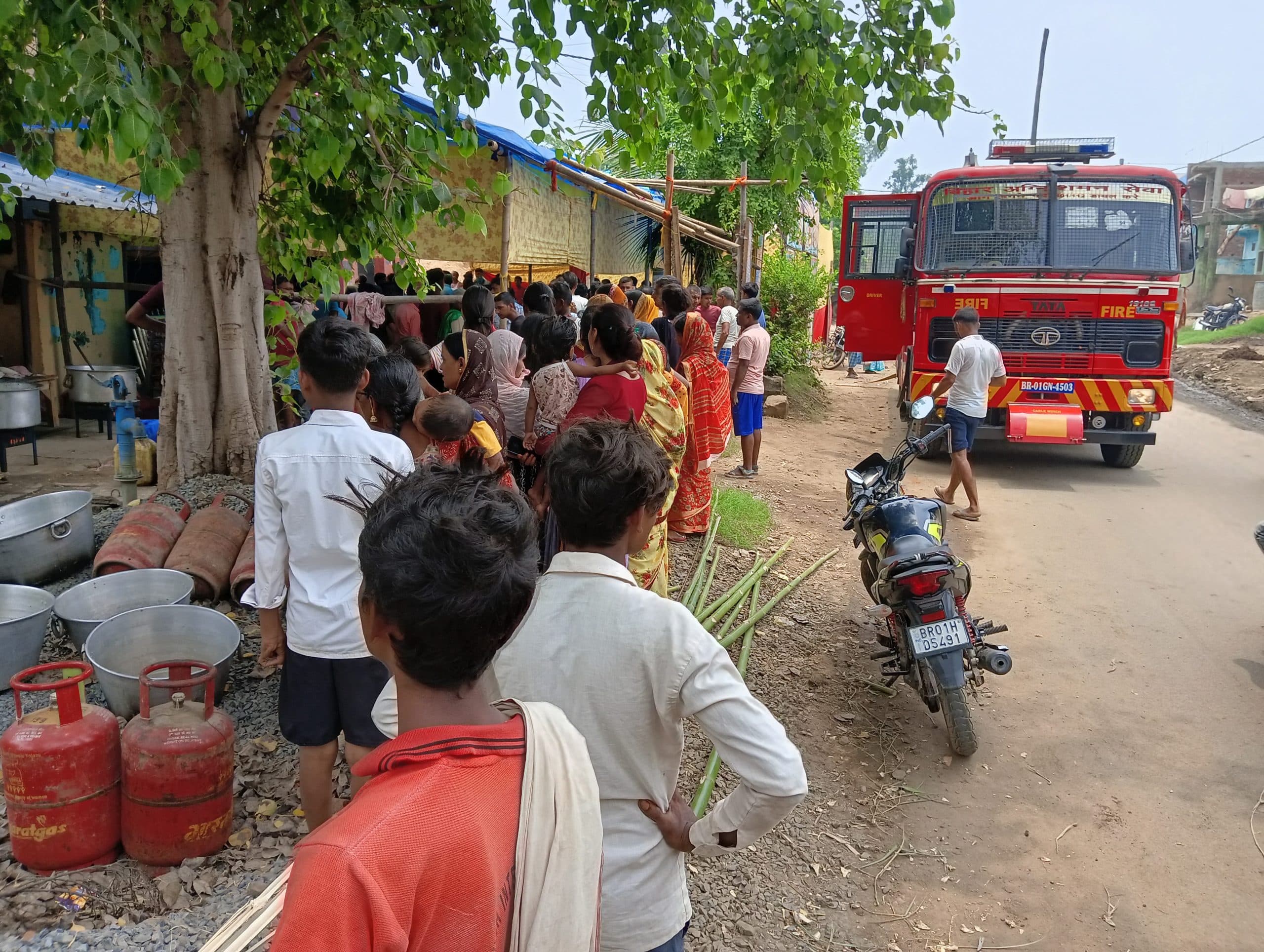 मरवा में बन रहा था खाना, सिलिंडर में लगी आग