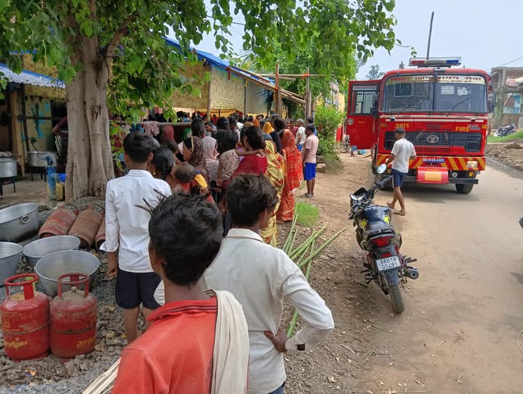 मरवा में बन रहा था खाना, सिलिंडर में लगी आग