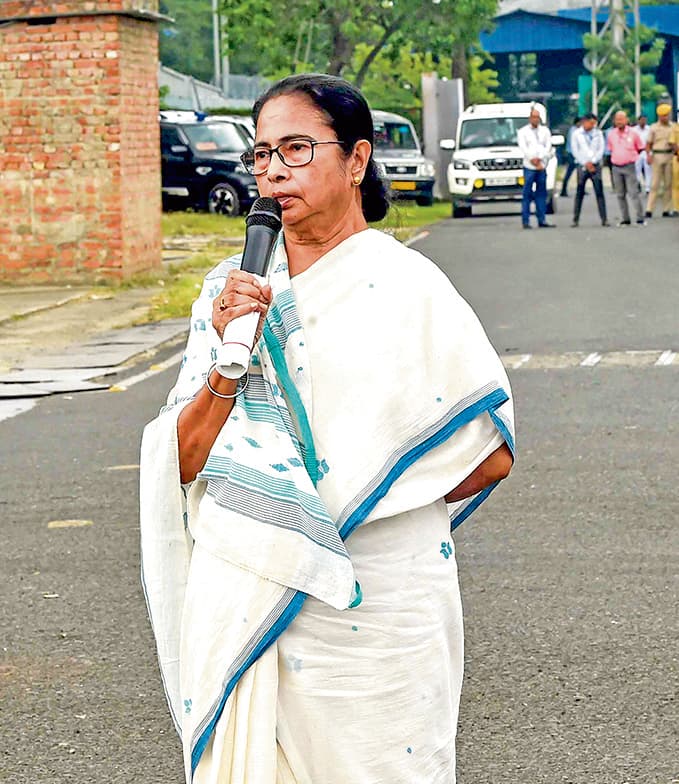 ममता बनर्जी पहुंचीं मुंबई , आज इंडिया गठबंधन के नेताओं से करेंगी मुलाकात