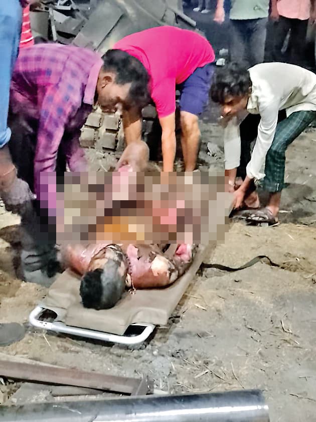 Hazaribagh Factory Accident News : फैक्टरी की भट्ठी में ब्लास्ट चार झुलसे, एक की मौत