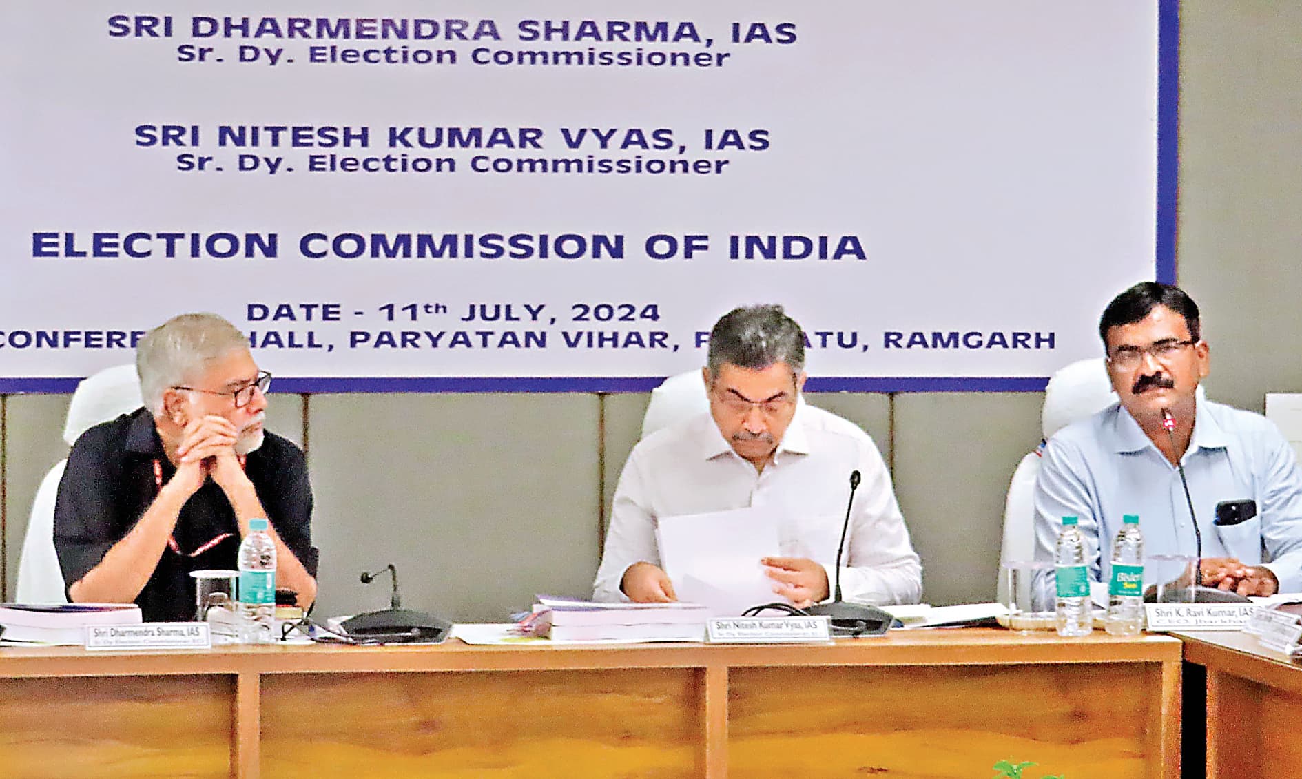 Assembly Election News : मिशन मोड में काम करें डीसी : चुनाव आयोग