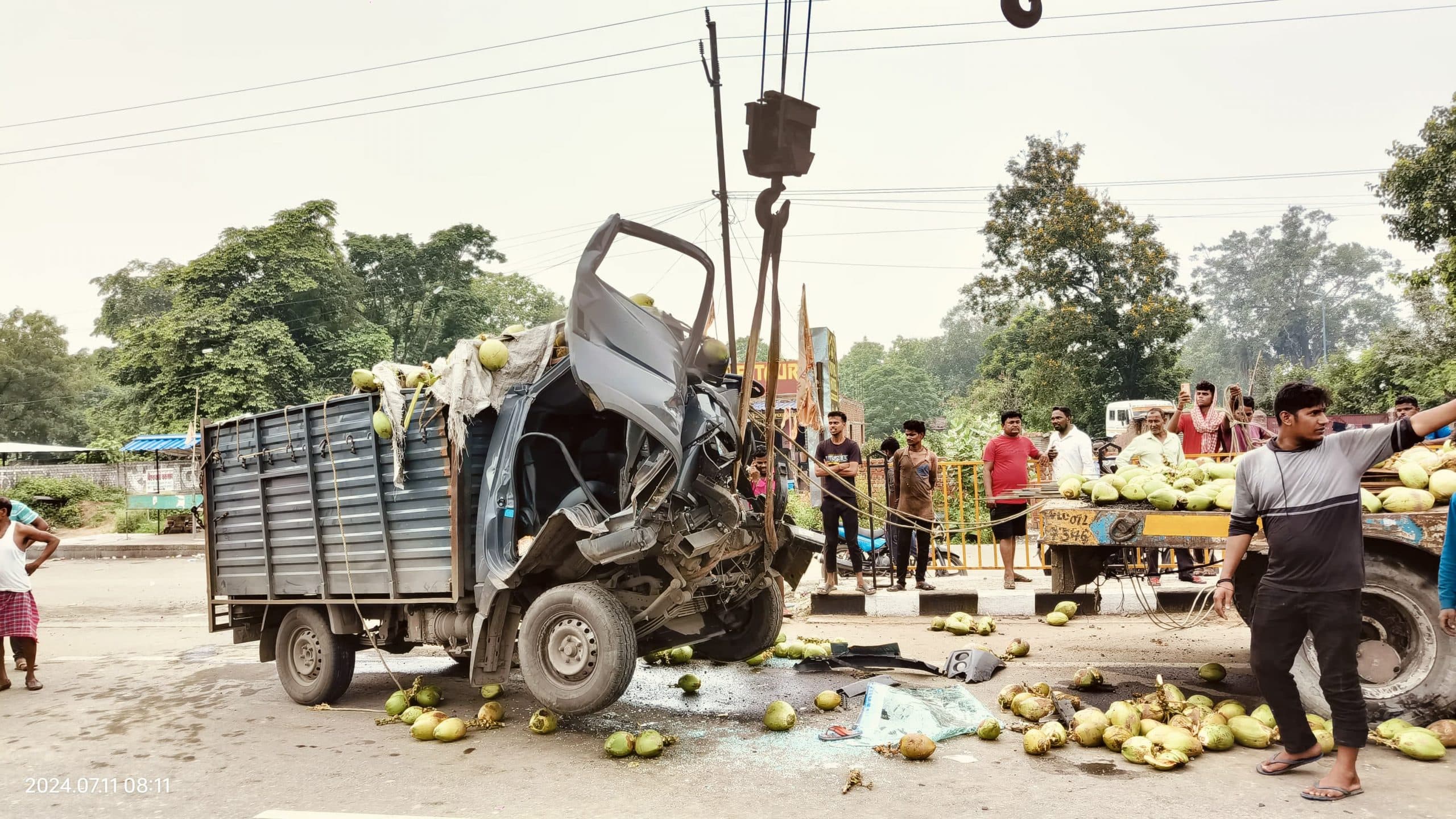 जीटी रोड पर खड़े टेलर से पिकअप वैन टकराया, खलासी की मौत