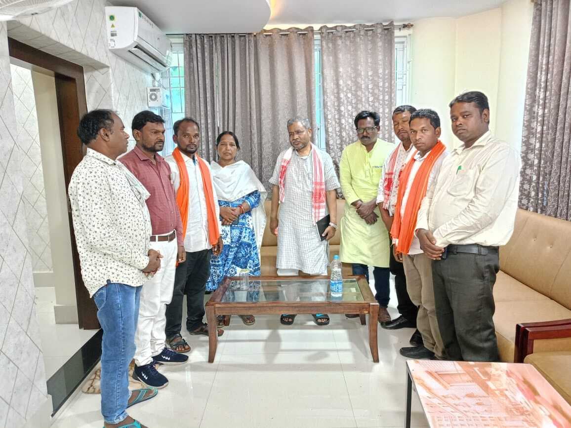 बाबूलाल मरांडी से मिले भाजपा अजजा मोर्चा के कार्यकर्ता