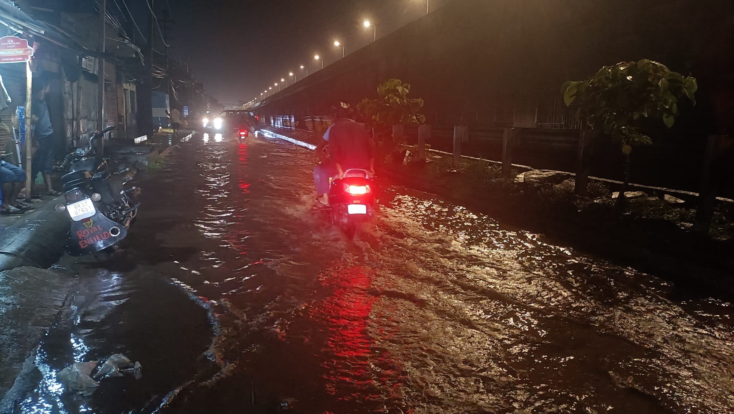 लगातार हो रही बारिश ने बिगाड़ी शहर की सूरत, कई जगह जलजमाव से लोग परेशान