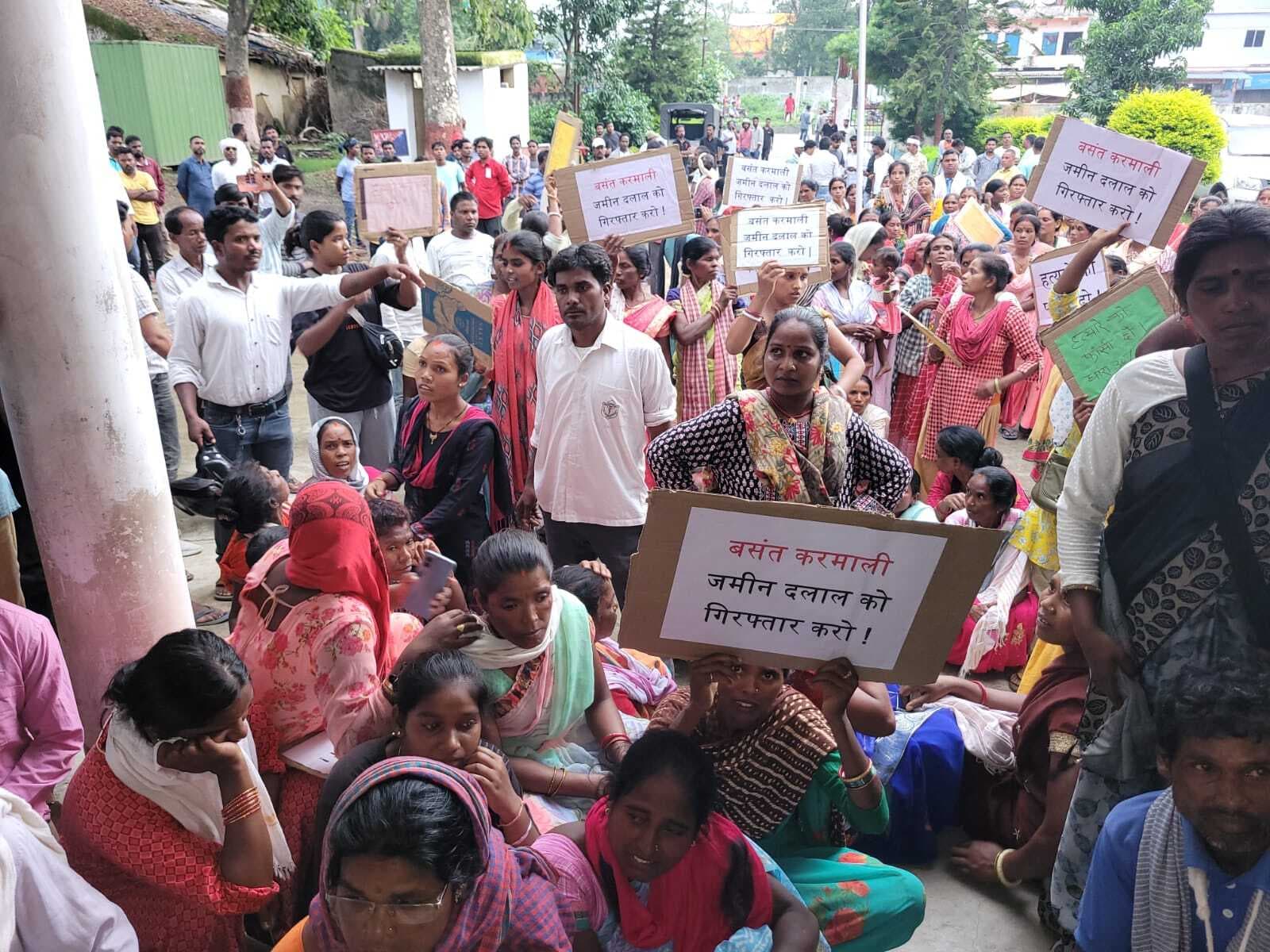 मारपीट में घायल महिला की मौत, ग्रामीणों ने घेरा थाना