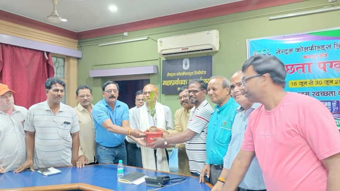 यूनियन ने प्रबंधन के समक्ष रखी मजदूरों की समस्याएं