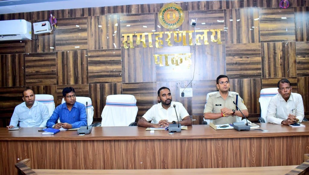 मुहर्रम पर शांतिपूर्ण माहौल को बिगाड़ने वाले पर होगी कड़ी कार्रवाई, बिजली व पानी की व्यवस्था दुरुस्त रखने का निर्देश