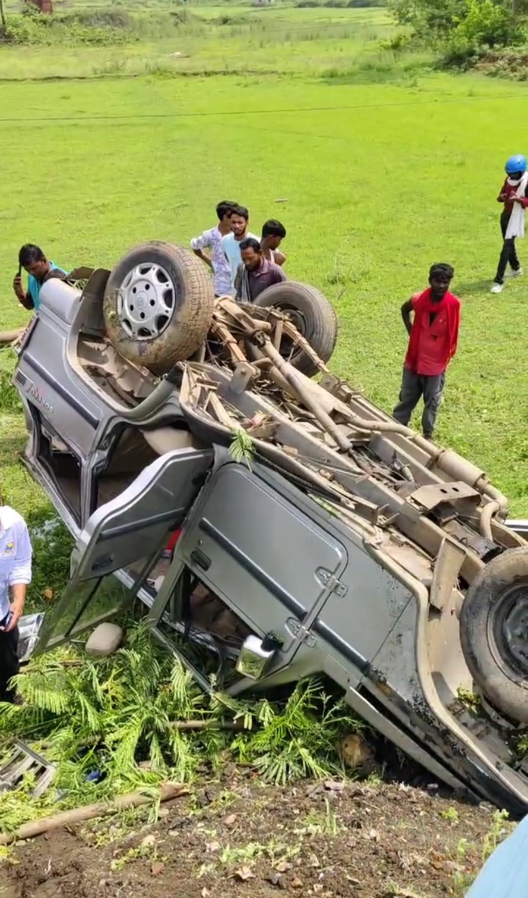 बोलेरो ने सड़क किनारे बाइक खड़ी कर पानी पी रहे एक ही परिवार के चार लोगों को लिया चपेट में, मां-बेटी की मौत