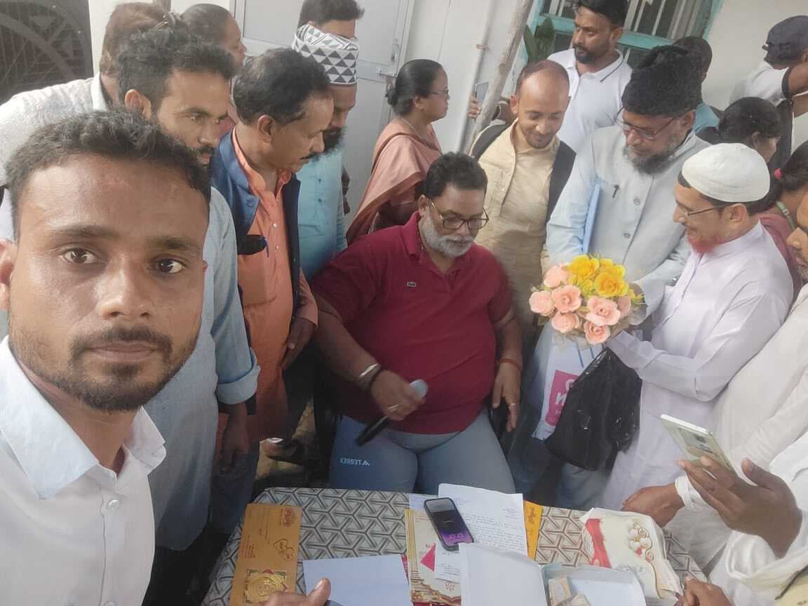 वित्तरहित मदरसा  शिक्षकों ने सांसद पप्पू यादव को सौंपा ज्ञापन