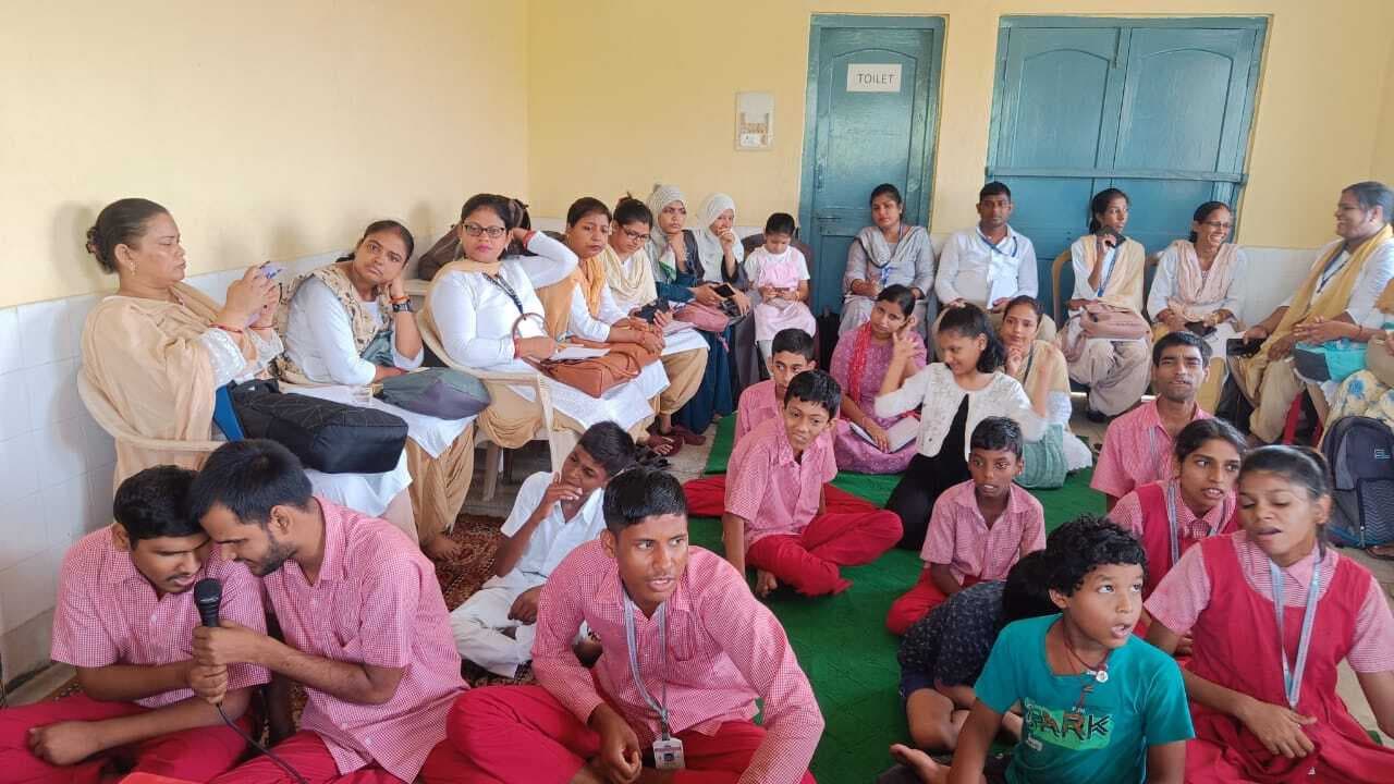 दिव्यांग बच्चों को स्वतंत्र जीवन जीने के लिए प्रेरित करना होगा