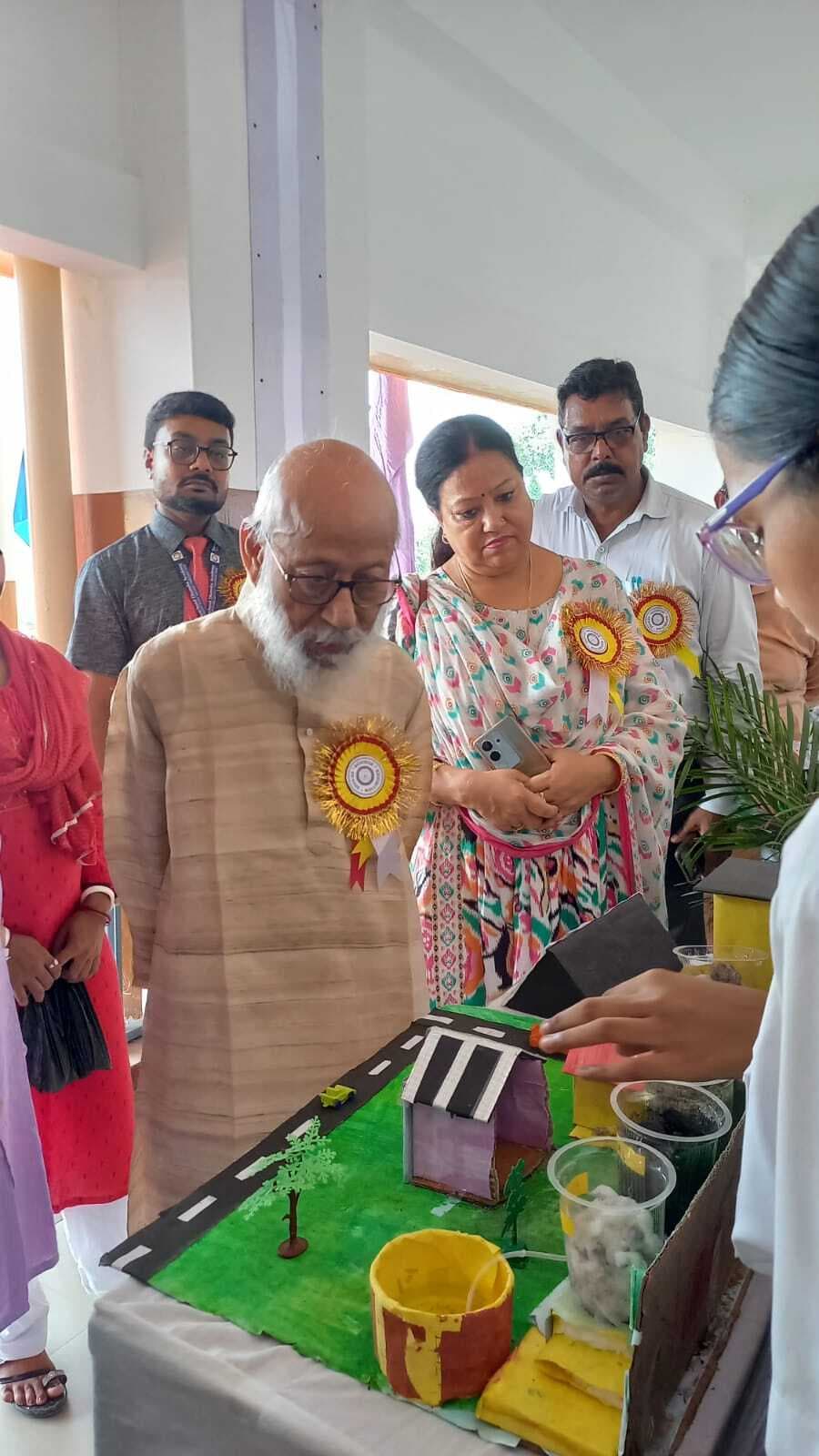 ताराचंद धानुका एकेडमी में छात्रों ने लगाई विज्ञान प्रदर्शनी