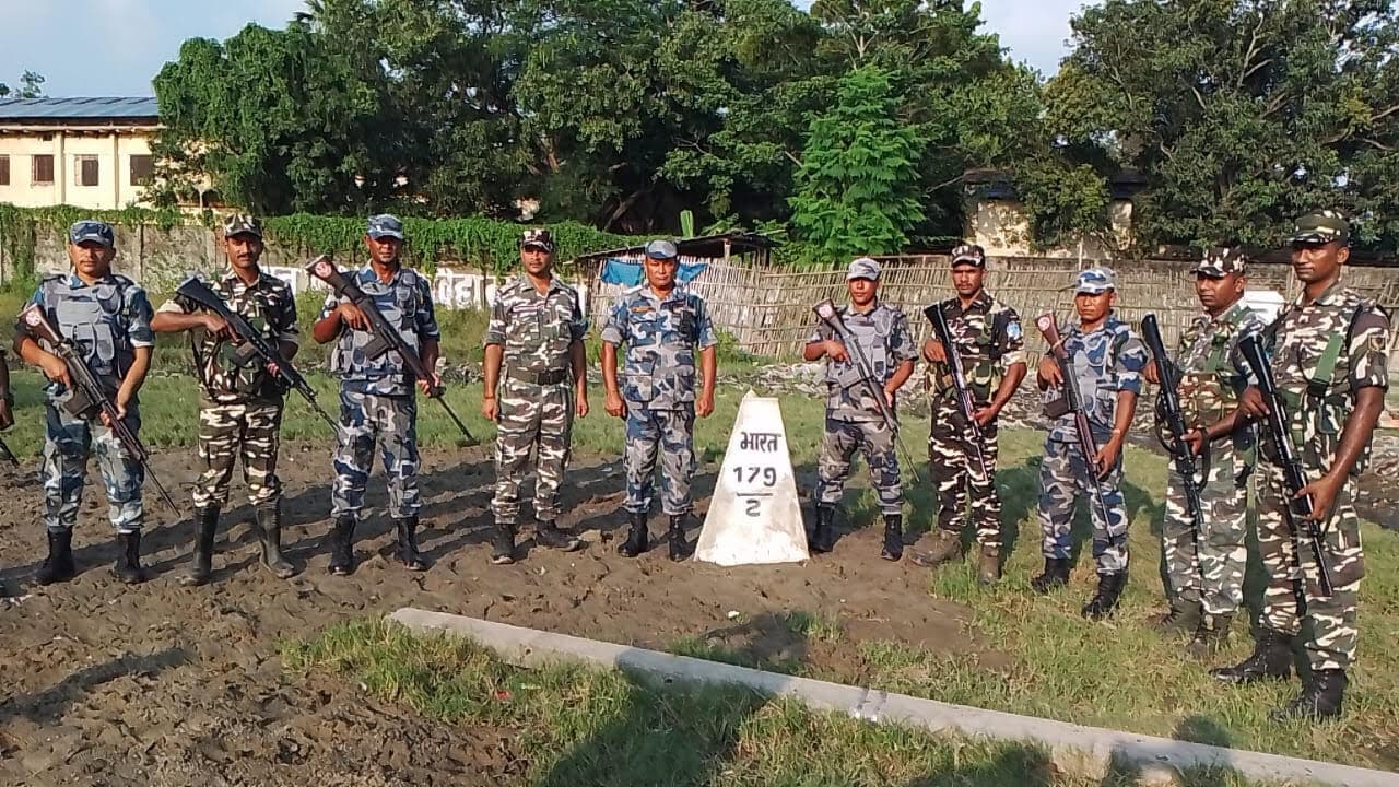 एसएसबी व नेपाल एपीएफ ने सीमा पर की संयुक्त गश्ती