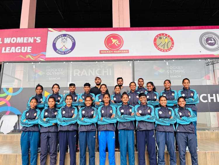 झारखंड पुरुष व महिला हॉकी टीम कोलकाता गयी