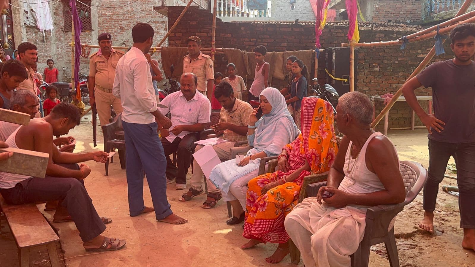 नरेश पत्नी के साथ दिल्ली से सात जुलाई को आया था घर