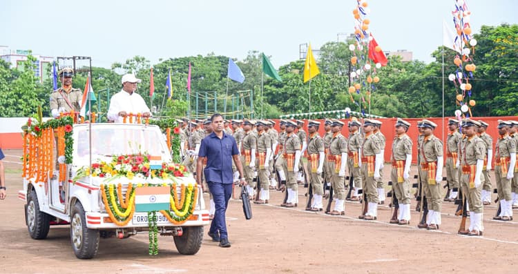 कर्तव्य निर्वहन के साथ अच्छा आचरण पुलिस की छवि को निखारने में सहायक : मुख्यमंत्री