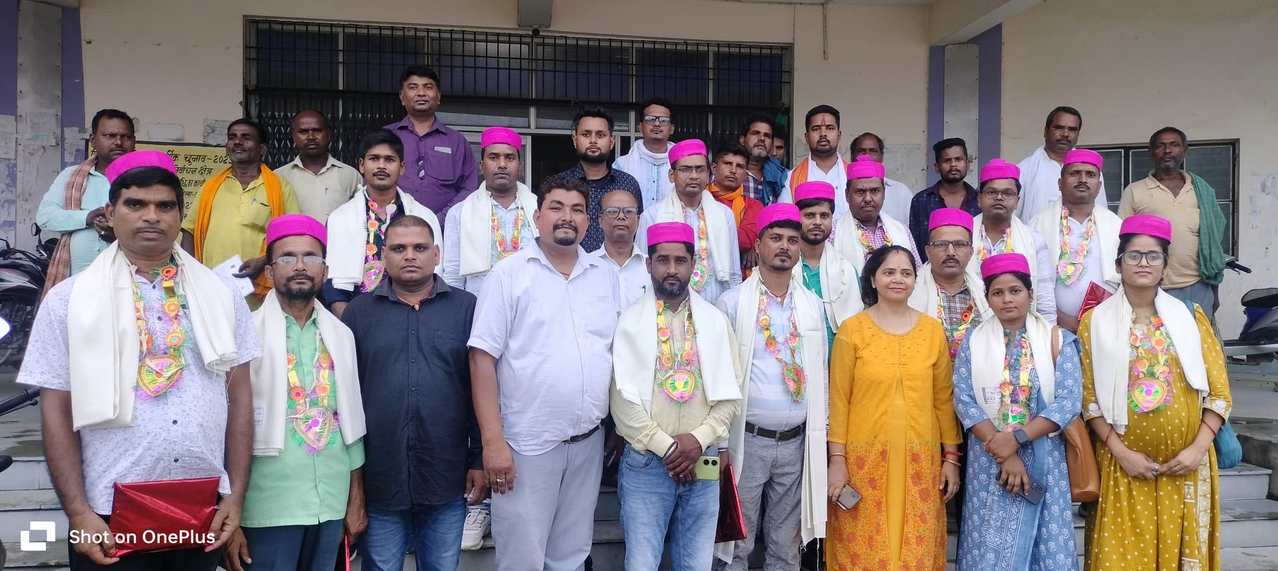 प्रखंड कर्मियों के स्थानांतरण पर अधिकारियों ने दी भावभीनी विदाई