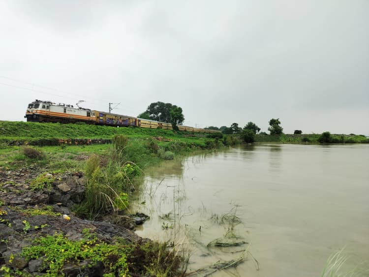 फनगो के पास जलस्तर पर रेलवे कर रहा है निगरानी