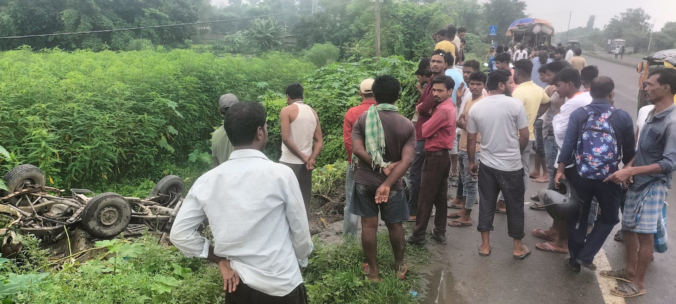 ट्रक ने पीकअप में मारी टक्कर एक की मौत, छह लाेग घायल