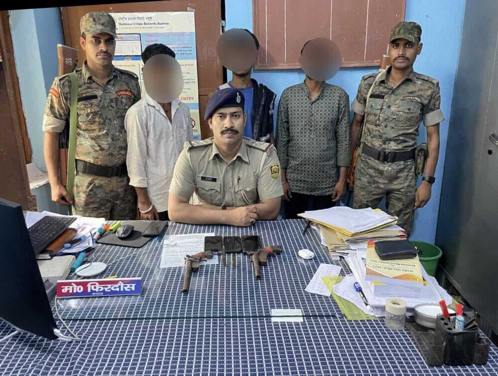 दो कट्टा व एक कारतूस के साथ तीन बदमाश गिरफ्तार