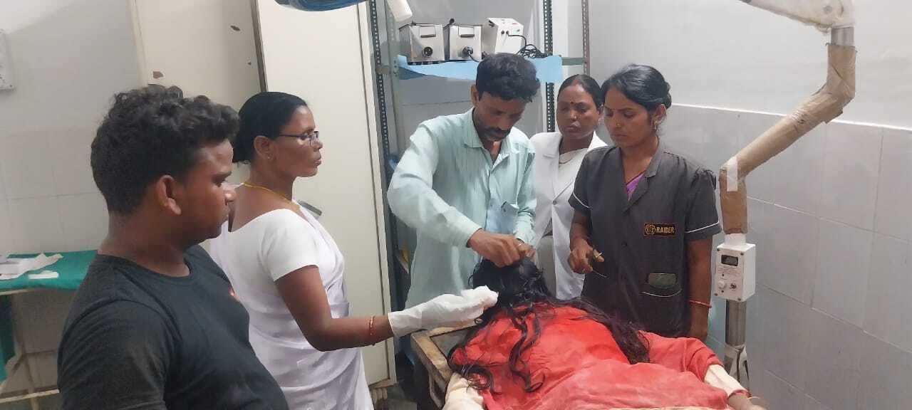 सवारी गाड़ी से टकरा कर ऑटो पलटा, सात लोग घायल