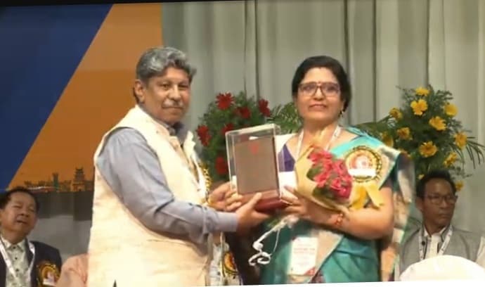 मेनका मल्लिक को साहित्य अकादमी अनुवाद पुरस्कार से किया गया सम्मानित