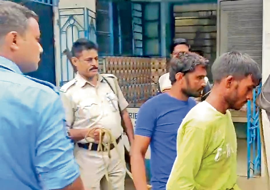 डकैती की सजिश रचते पांच अरेस्ट