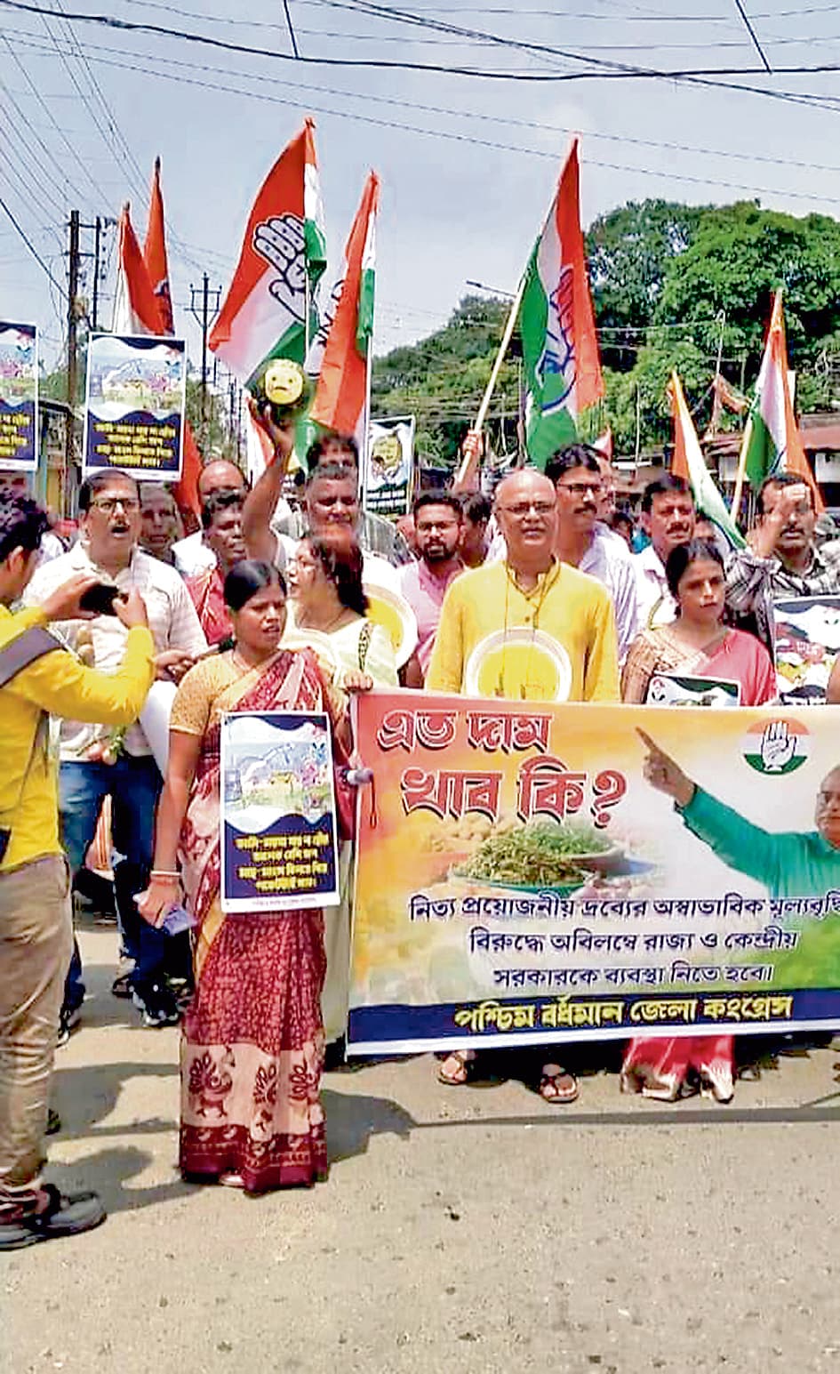 महंगाई के खिलाफ कांग्रेसी उतरे सड़क पर