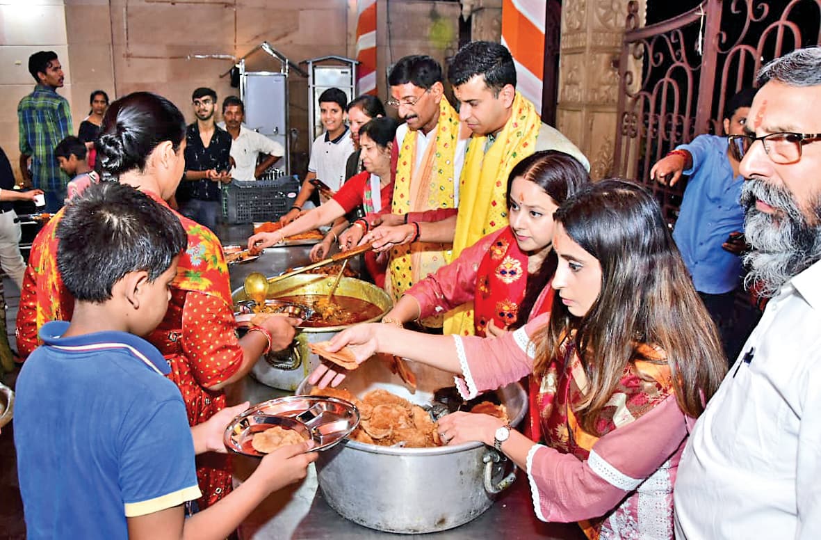 श्री श्याम भंडारा में शामिल हुए रक्षा राज्यमंत्री संजय सेठ