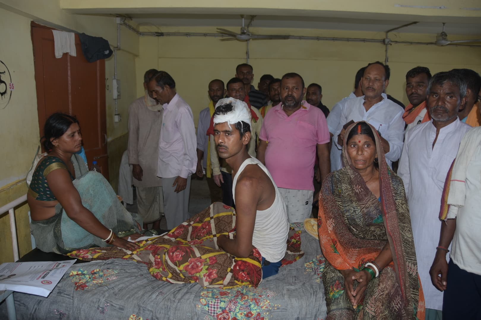 जमीन विवाद में मारपीट में घायल की मौत, परिजनों ने किया सड़क जाम, कहा- हत्या की गयी है