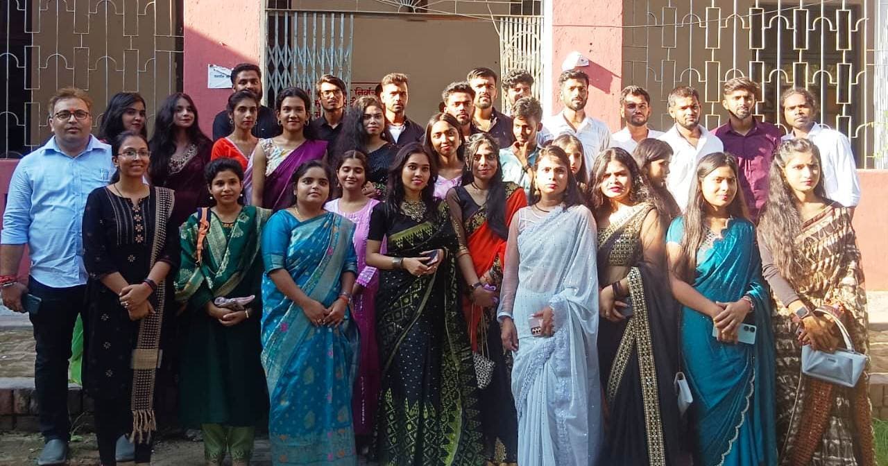 अंग्रेजी पीजी के पासआउट विद्यार्थियों को दी गयी विदाई