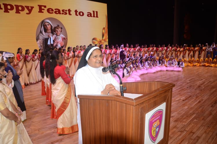 कैंपस : पटना वीमेंस कॉलेज में छात्राओं ने मनाया कार्मेल फीस्ट