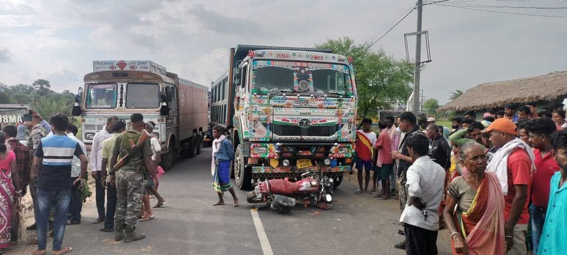 बाइक व हाइवा में आमने सामने की टक्कर, शख्स की मौत, एक घायल, मृतक व घायल की नहीं हो पाई है पहचान