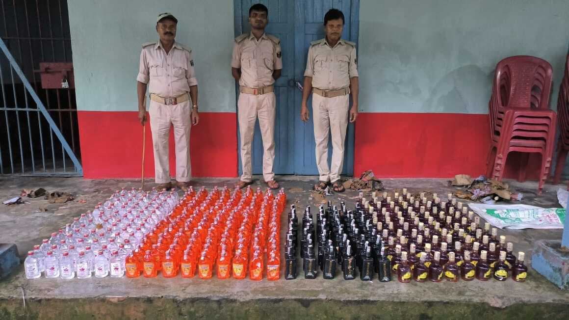 379 बोतल शराब जब्त, तस्कर फरार