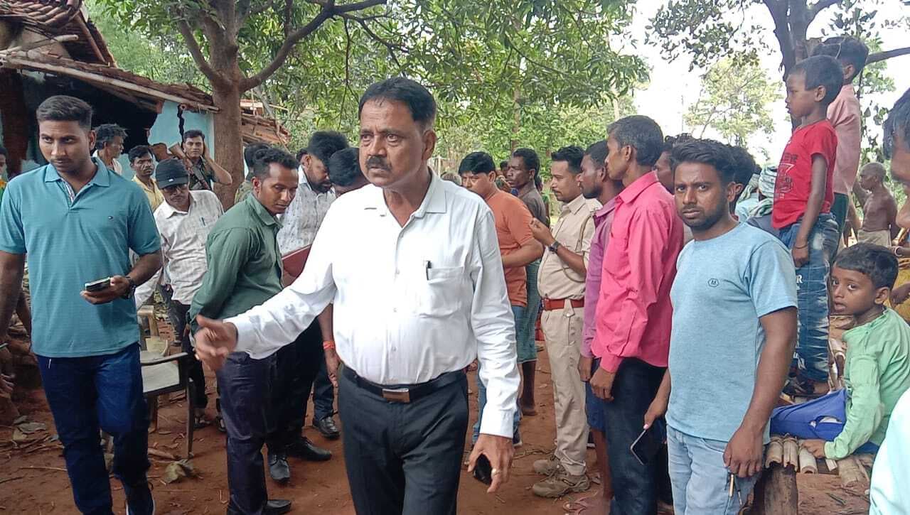 हाथियों का उत्पात दूसरे दिन भी जारी, कई घरों को किया क्षतिग्रस्त