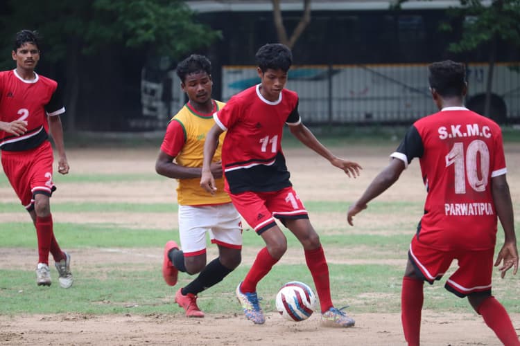 ए डिवीजन में हांसदा स्टार की शानदार जीत