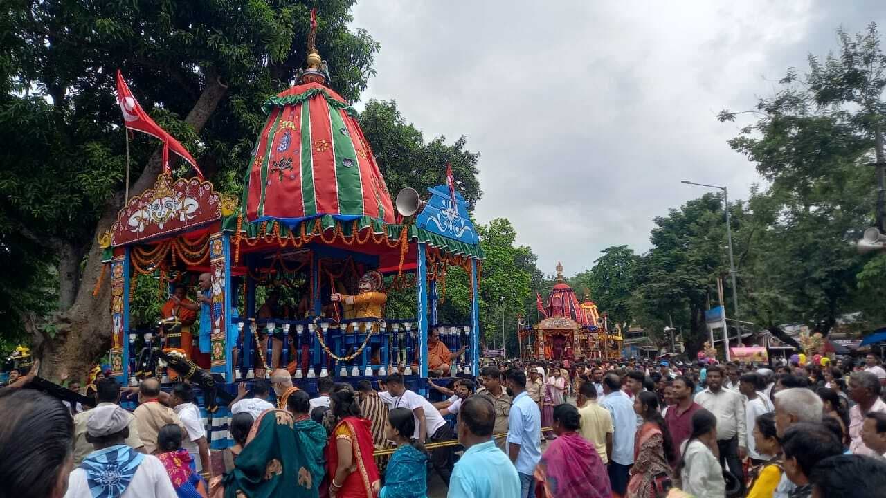 मौसीबाड़ी से भाई-बहन संग अपने घर लौटे महाप्रभु जगन्नाथ, रथ पर सुनावेश कल