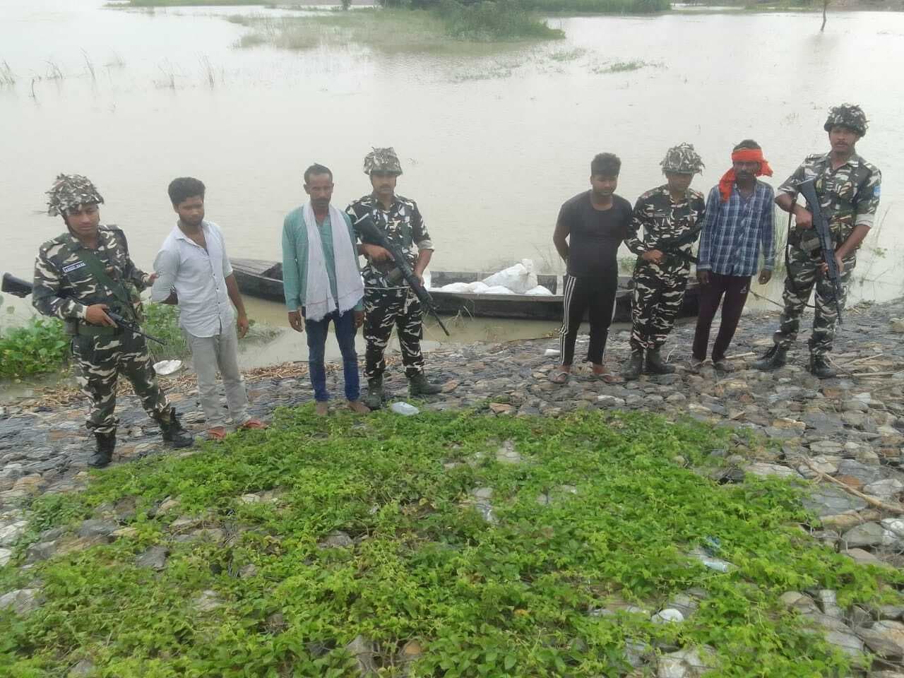 870 बोतल नेपाली शराब के साथ चार तस्कर गिरफ्तार