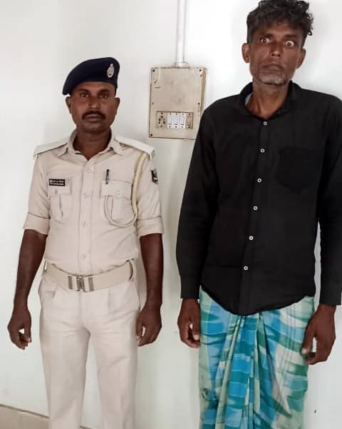 रौटा पुलिस ने वारंटी को किया गिरफ्तार