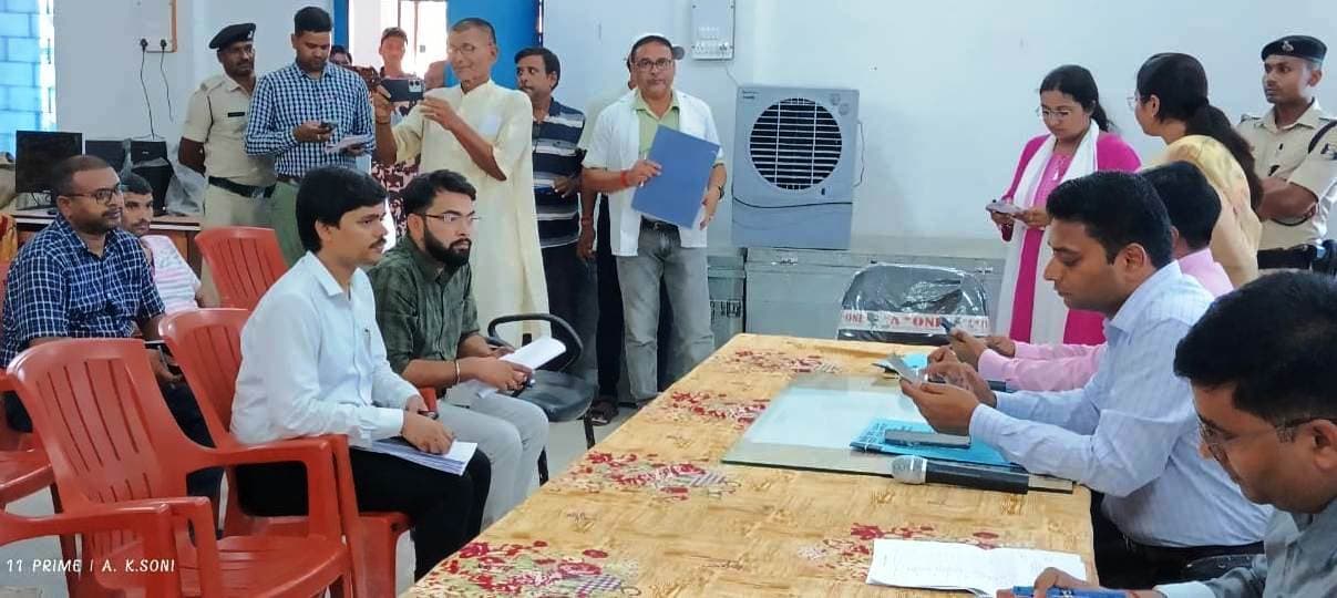 चार दिनों के अंदर बाढ़ को लेकर तैयारियों से संबंधित प्रगति प्रतिवेदन दें – डीएम