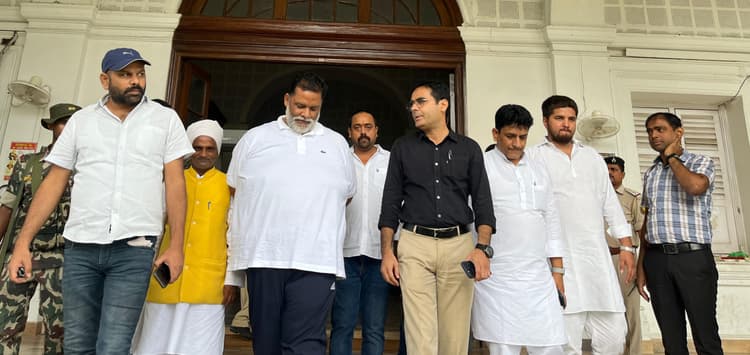 मुख्य सचिव से मिले पप्पू यादव, पांच साल के विकास कार्यों के जांच का किया आग्रह